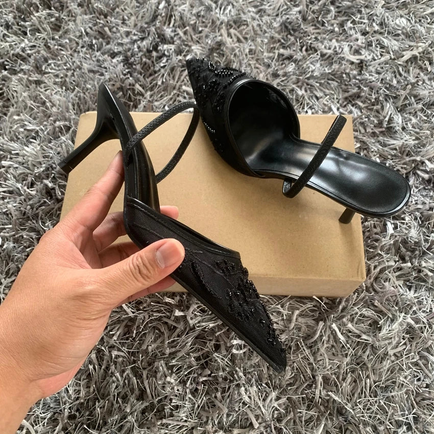 Talons en dentelle noire