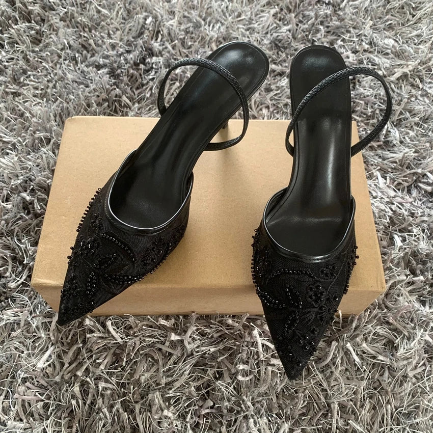 Talons en dentelle noire