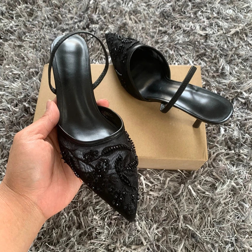 Talons en dentelle noire